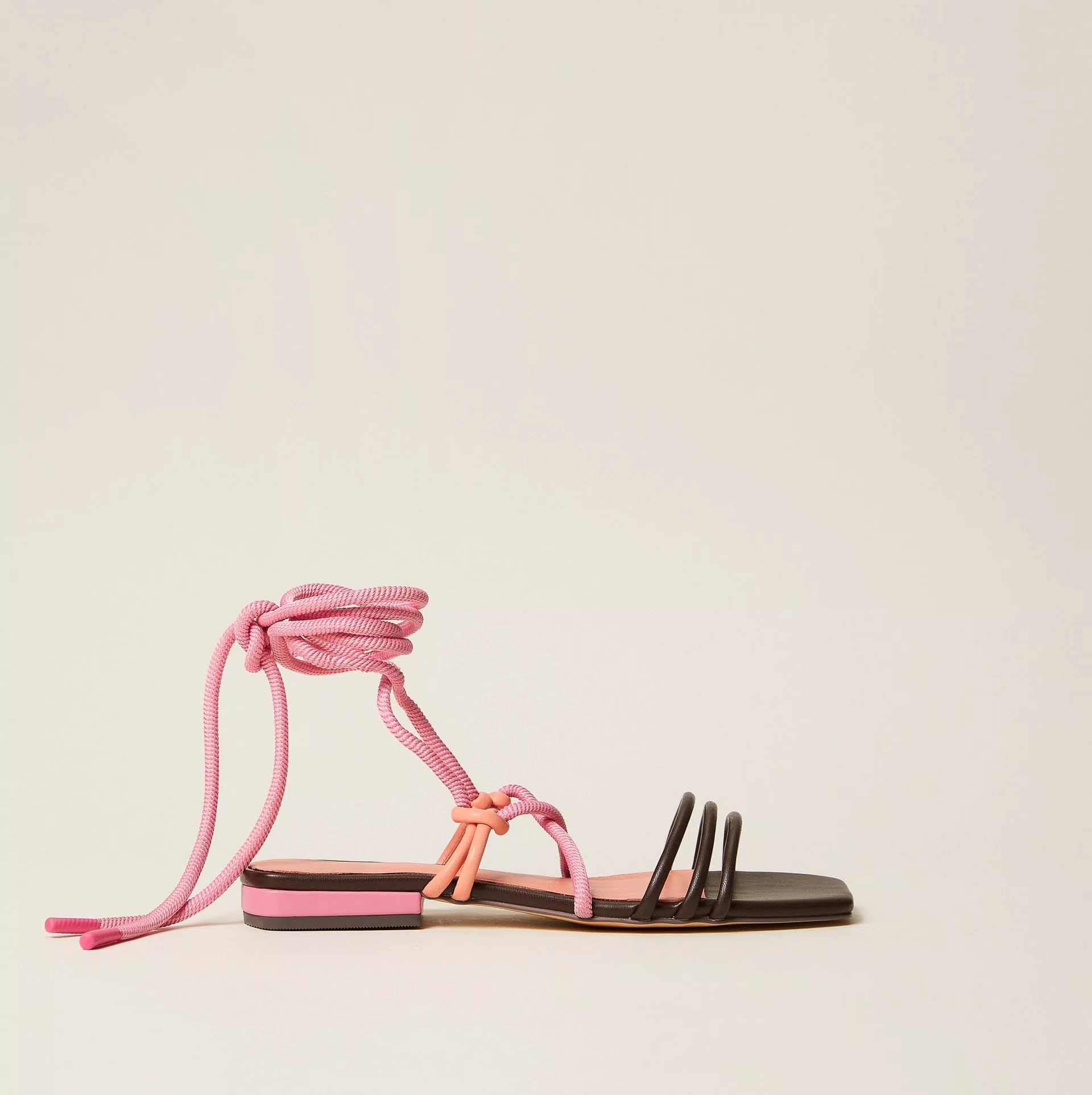 Sandalia Plana con Cordones de Cuerda para Mujer